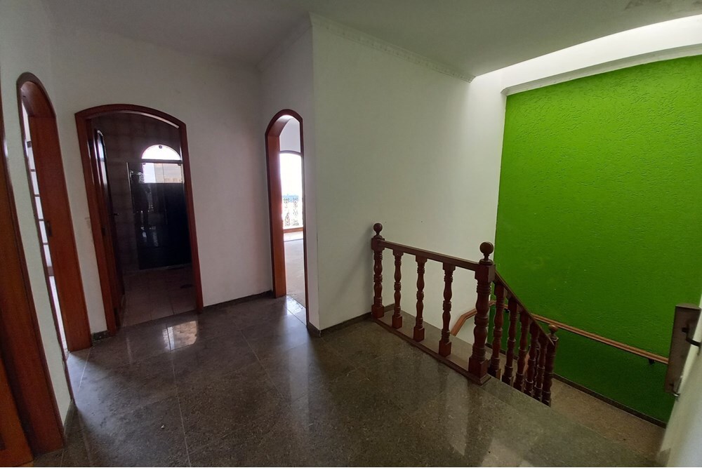 Casa à venda com 4 quartos, 377m² - Foto 3