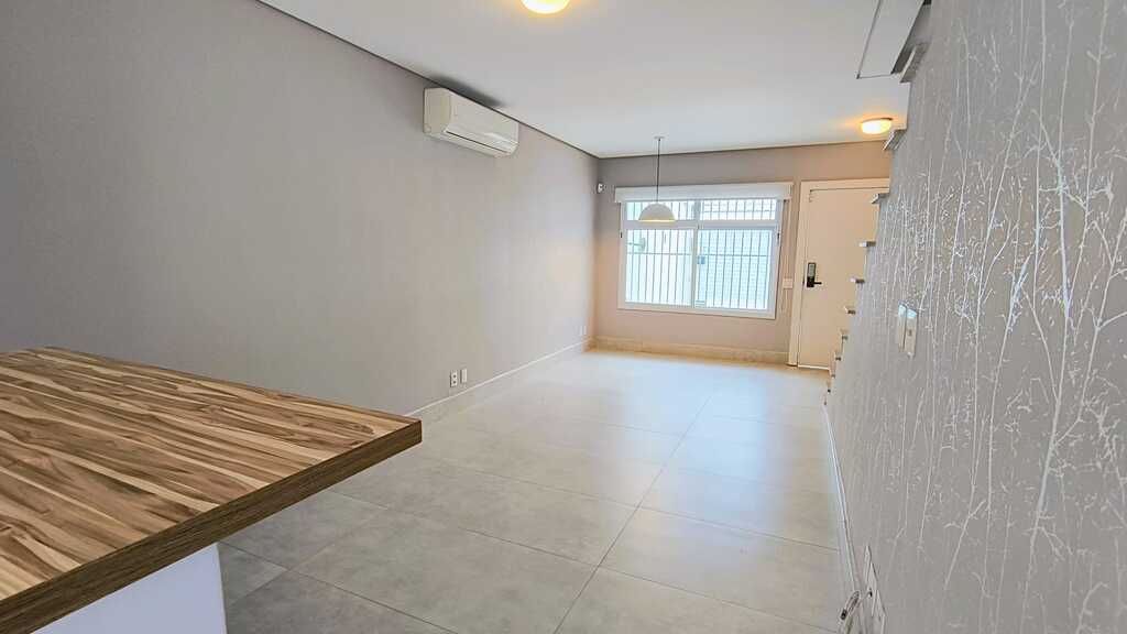 Casa à venda com 2 quartos, 120m² - Foto 1