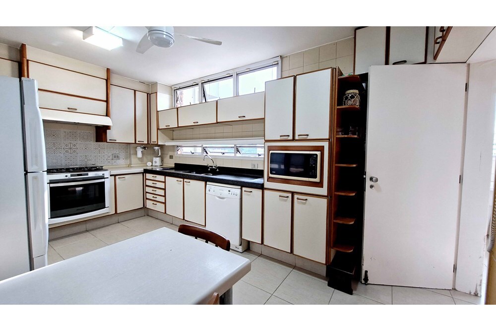 Apartamento à venda com 3 quartos, 201m² - Foto 14