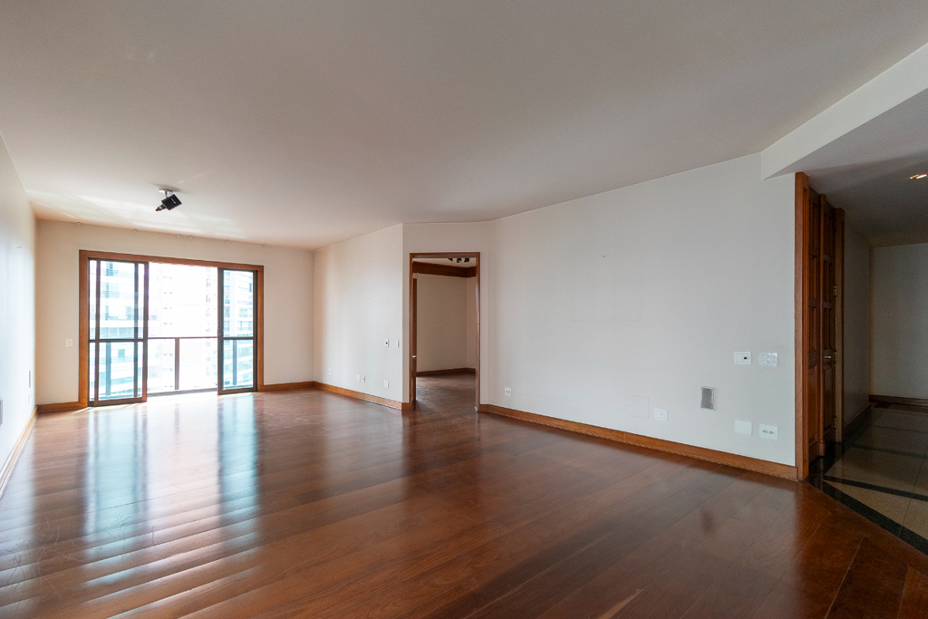 Apartamento à venda com 3 quartos, 325m² - Foto 1