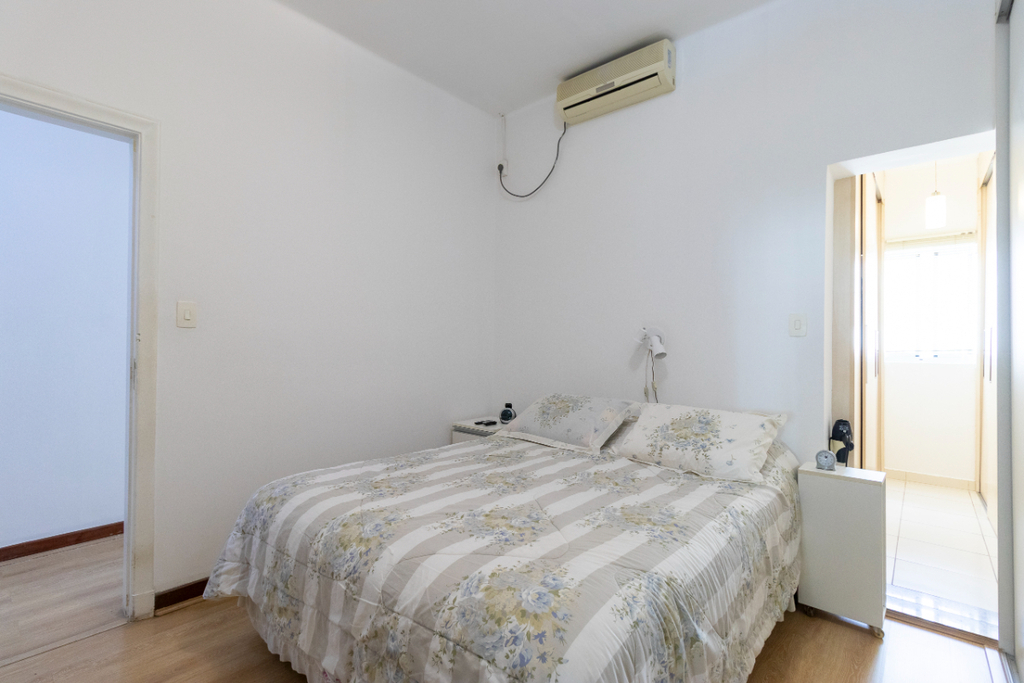 Casa à venda com 4 quartos, 150m² - Foto 2