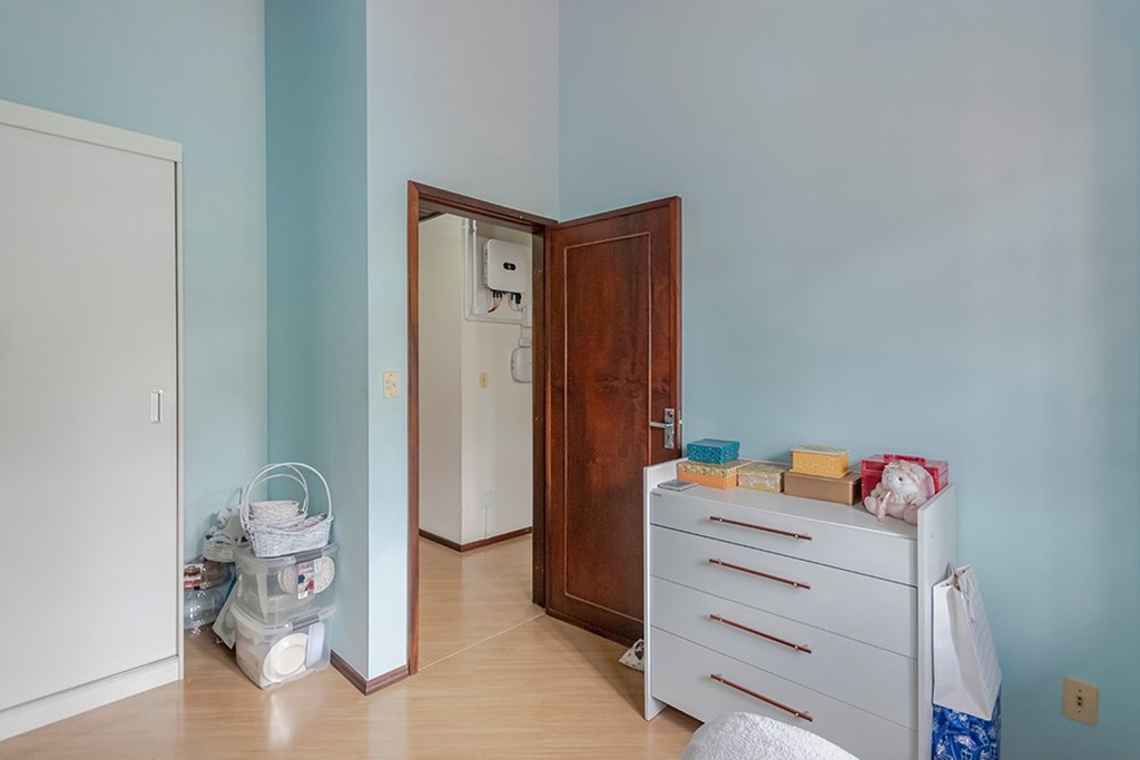 Casa para venda no bairro Jardim Itu Sabará em Porto Alegre