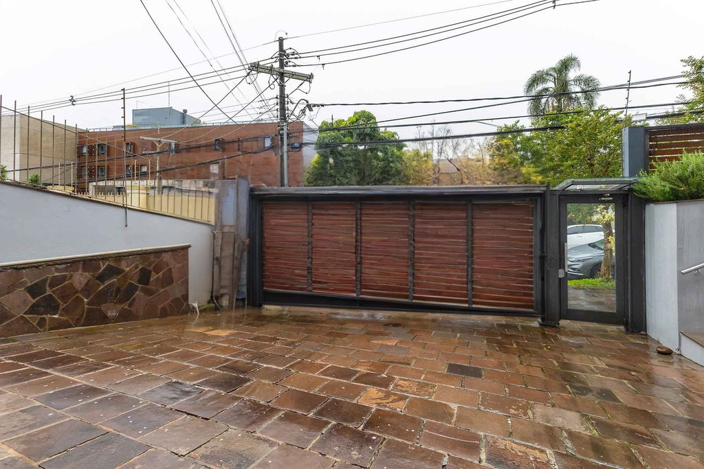 Edifício Comercial para venda no bairro Três Figueiras em Porto Alegre