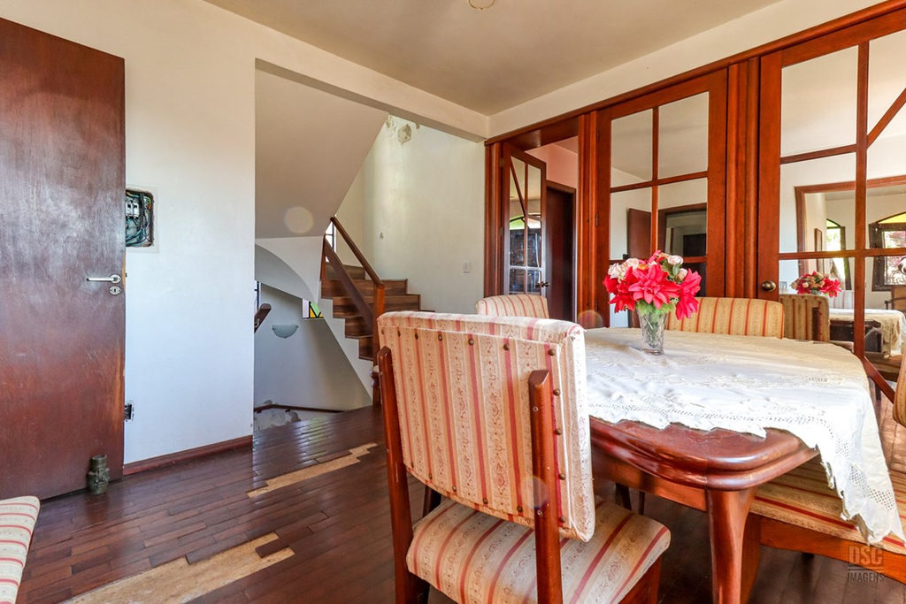 Casa para venda no bairro Santo Antônio em Porto Alegre