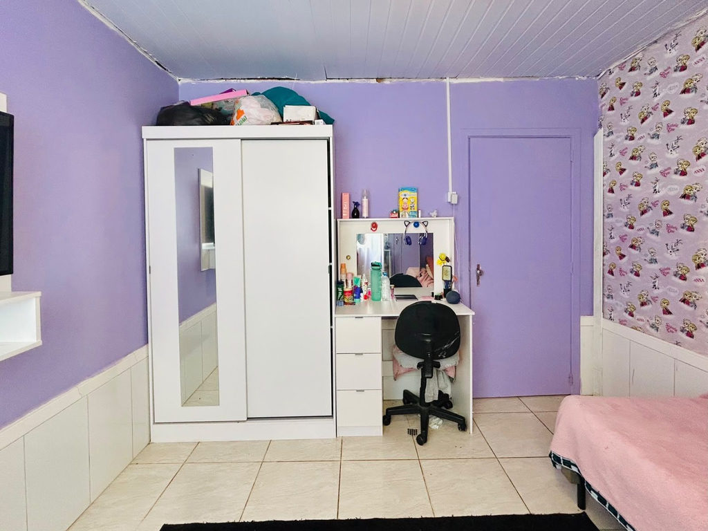Casa para venda no bairro Vila Nova em Porto Alegre