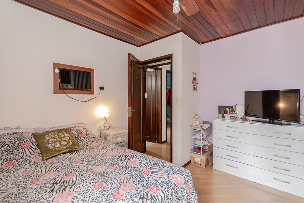 Casa para venda no bairro Jardim Itu Sabará em Porto Alegre