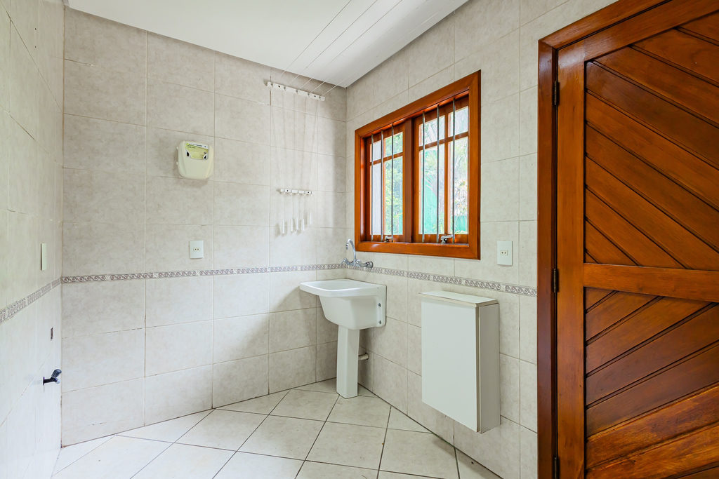 Casa para venda no bairro Jardim Itu em Porto Alegre