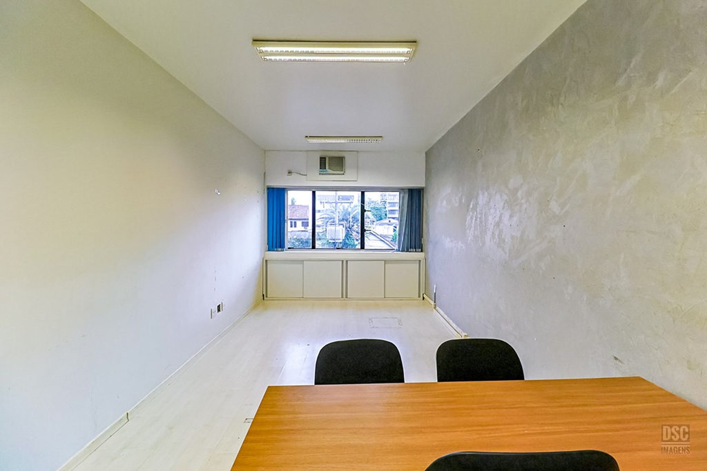 Sala para venda no bairro Passo da Areia em Porto Alegre