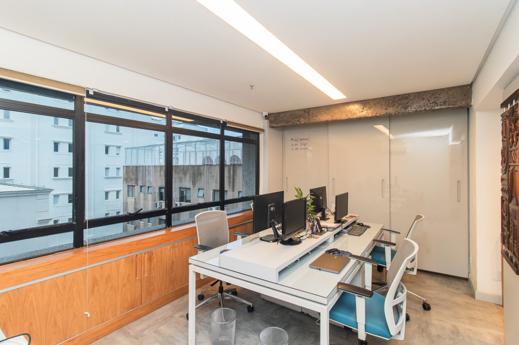 Sala para venda no bairro Moinhos de Vento em Porto Alegre