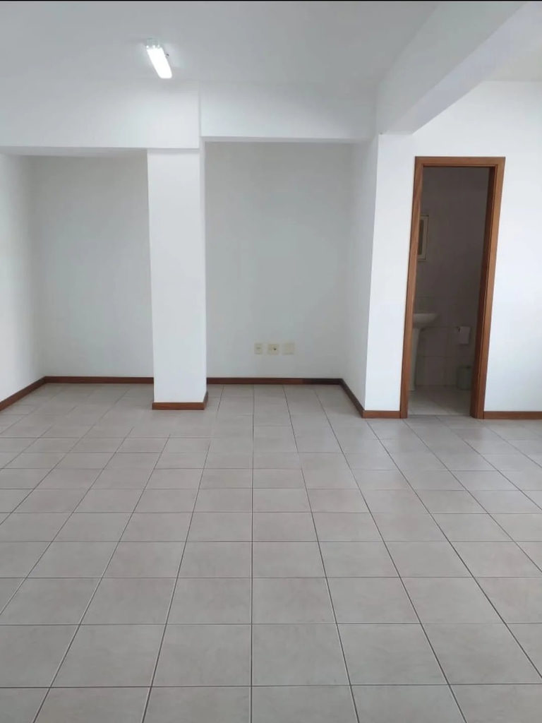 Sala para venda no bairro Passo da Areia em Porto Alegre
