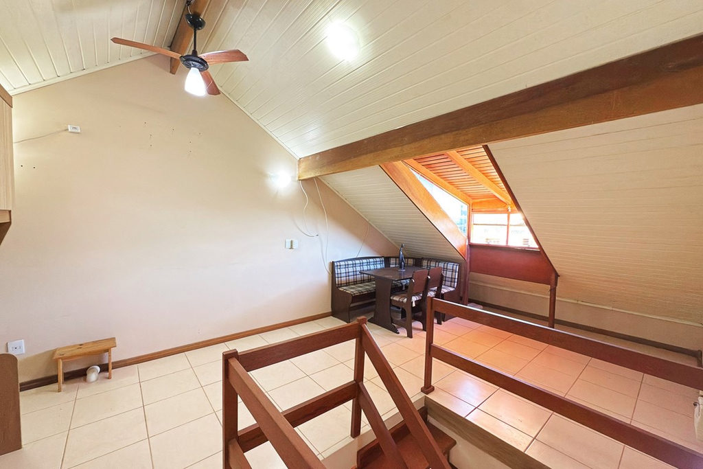 Casa para venda no bairro Guarujá em Porto Alegre