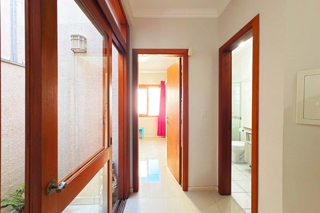 Casa para venda no bairro Guarujá em Porto Alegre