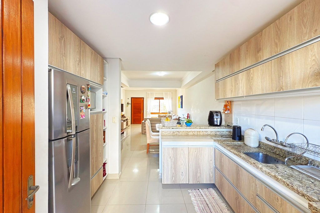 Casa para venda no bairro Guarujá em Porto Alegre
