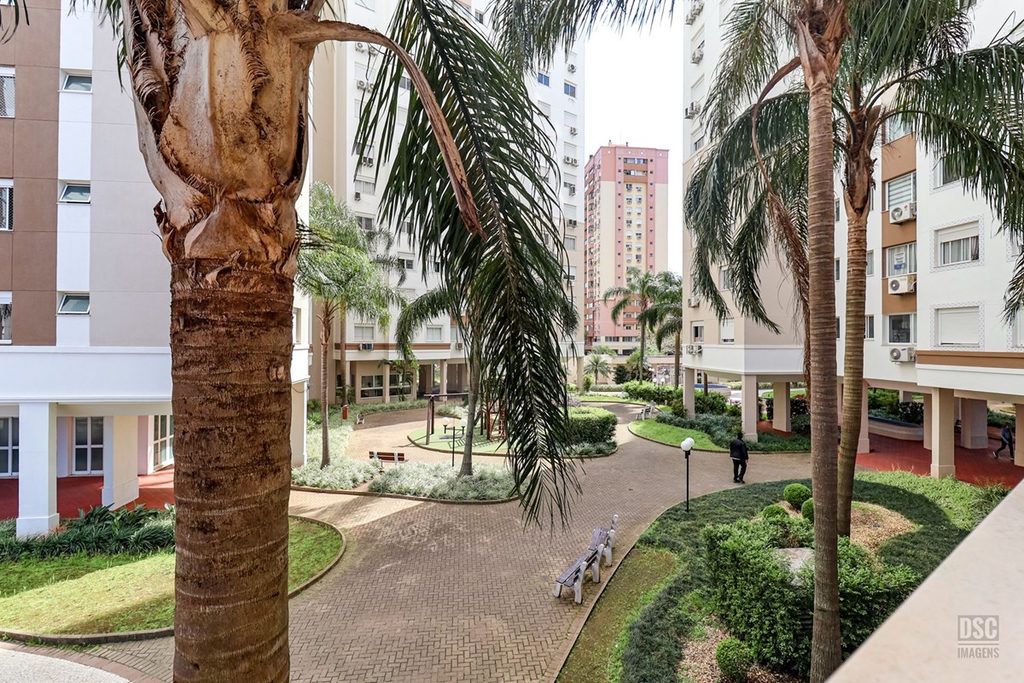 Apartamento para venda no bairro Vila Ipiranga em Porto Alegre