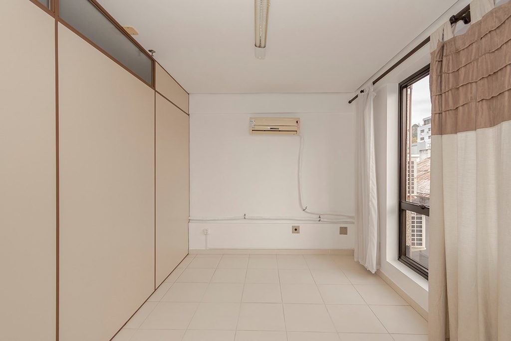 Sala para venda no bairro Floresta em Porto Alegre