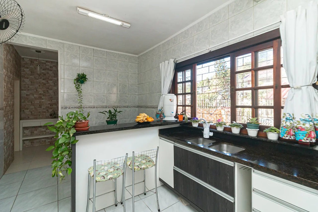 Casa para venda no bairro Jardim Itu Sabará em Porto Alegre