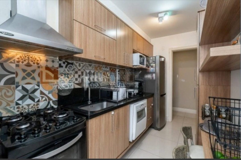 Apartamento para venda no bairro Vila Ipiranga em Porto Alegre
