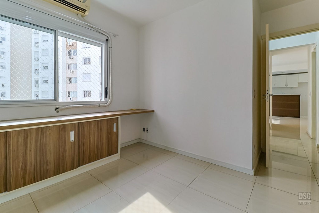 Apartamento para venda no bairro Vila Ipiranga em Porto Alegre