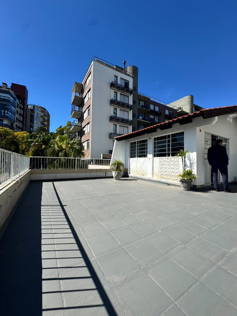 Casa para venda no bairro Menino Deus em Porto Alegre