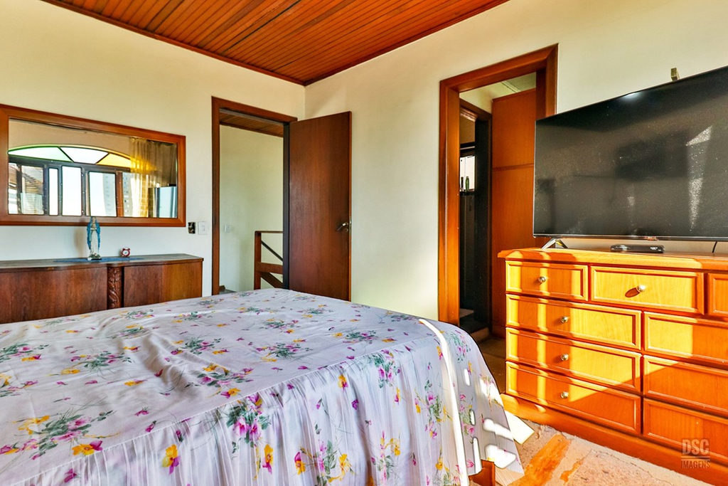 Casa para venda no bairro Santo Antônio em Porto Alegre