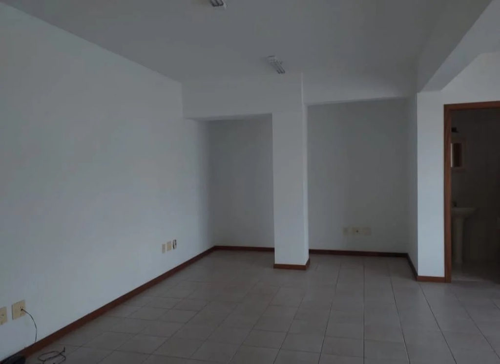 Sala para venda no bairro Passo da Areia em Porto Alegre