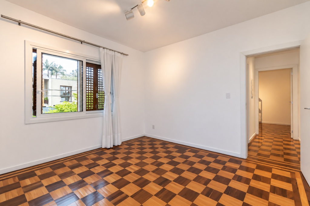 Casa para venda no bairro Três Figueiras em Porto Alegre