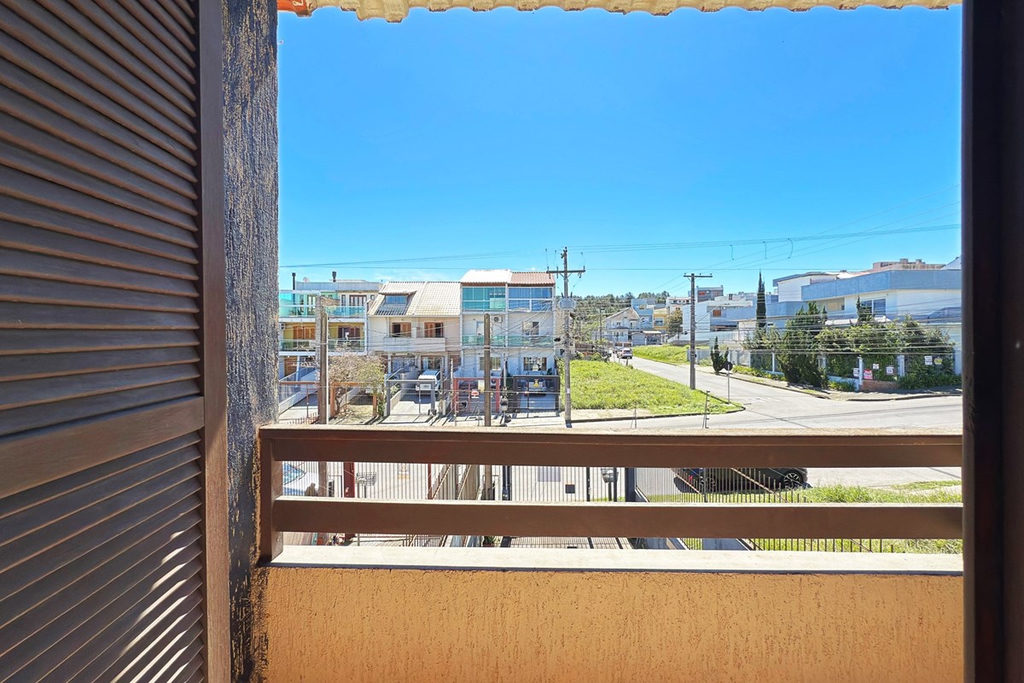 Casa para venda no bairro Guarujá em Porto Alegre