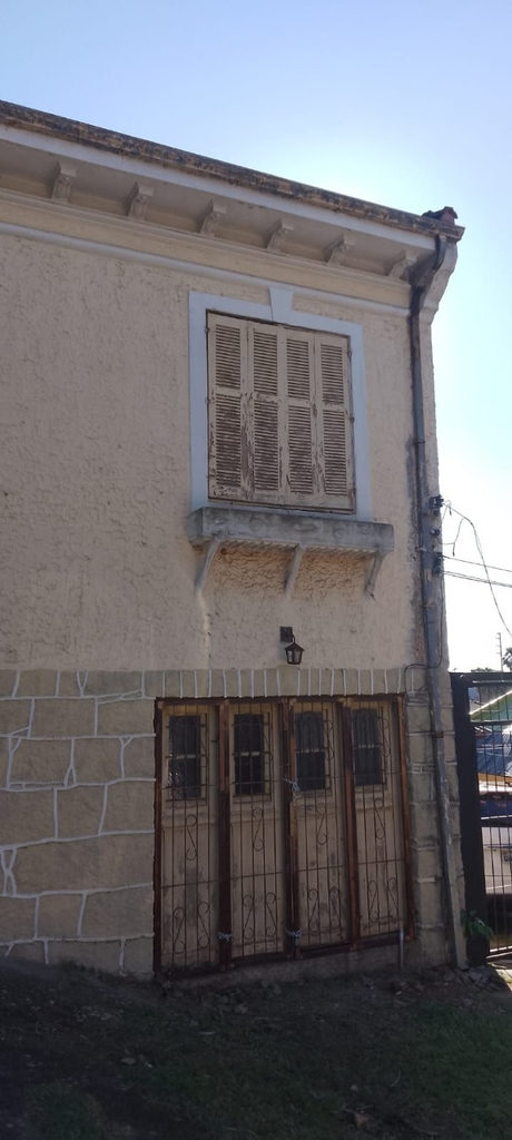Casa para venda no bairro Santo Antônio em Porto Alegre