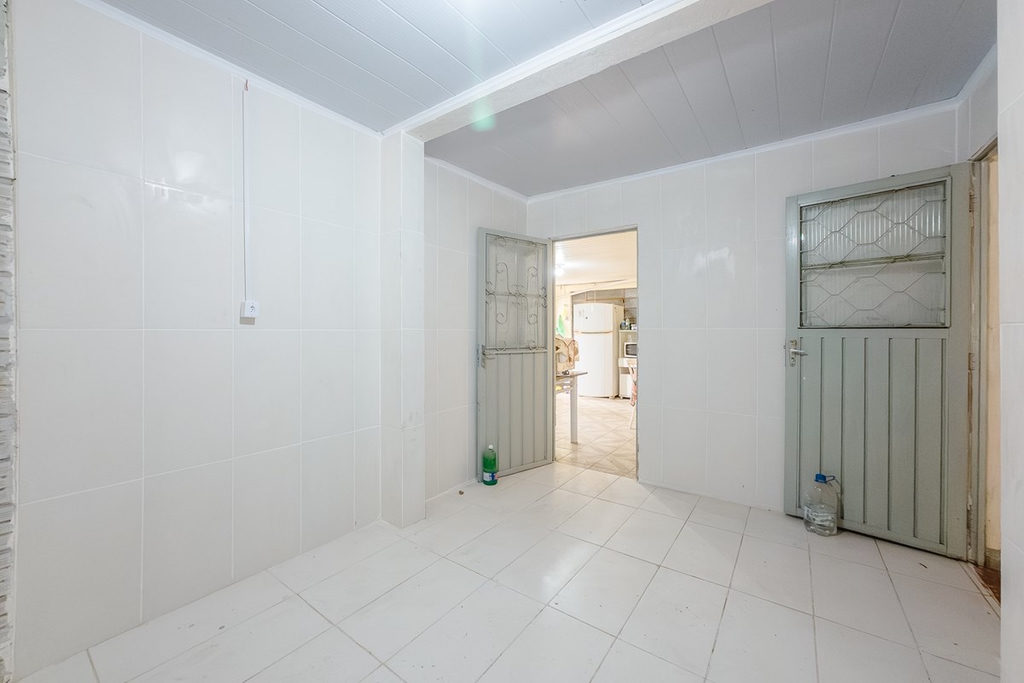 Casa para venda no bairro Guajuviras em Canoas