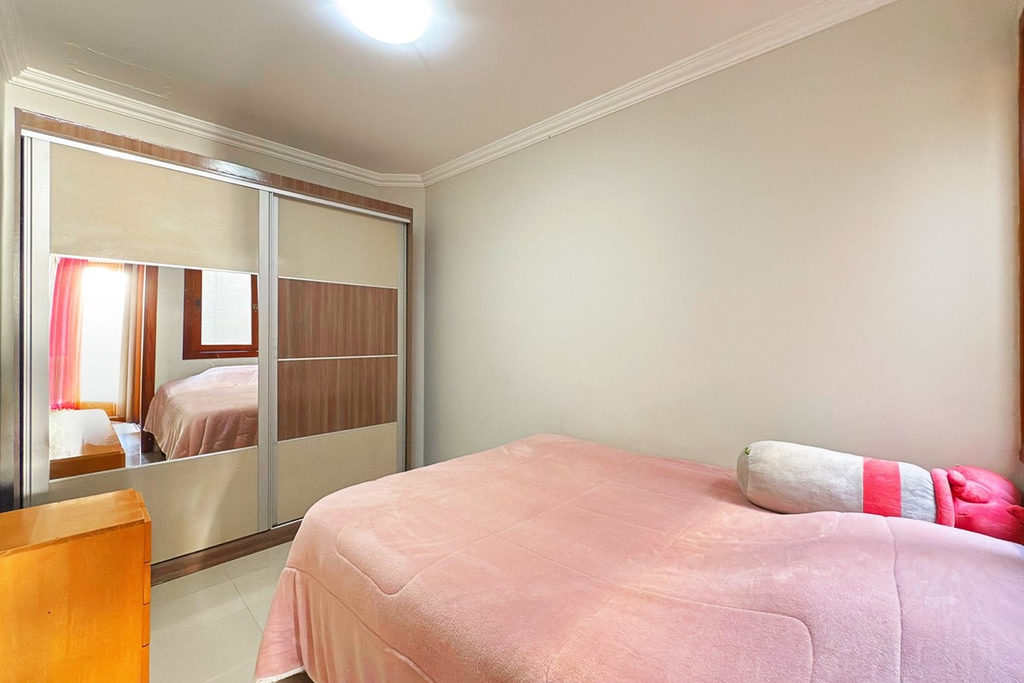 Casa para venda no bairro Guarujá em Porto Alegre