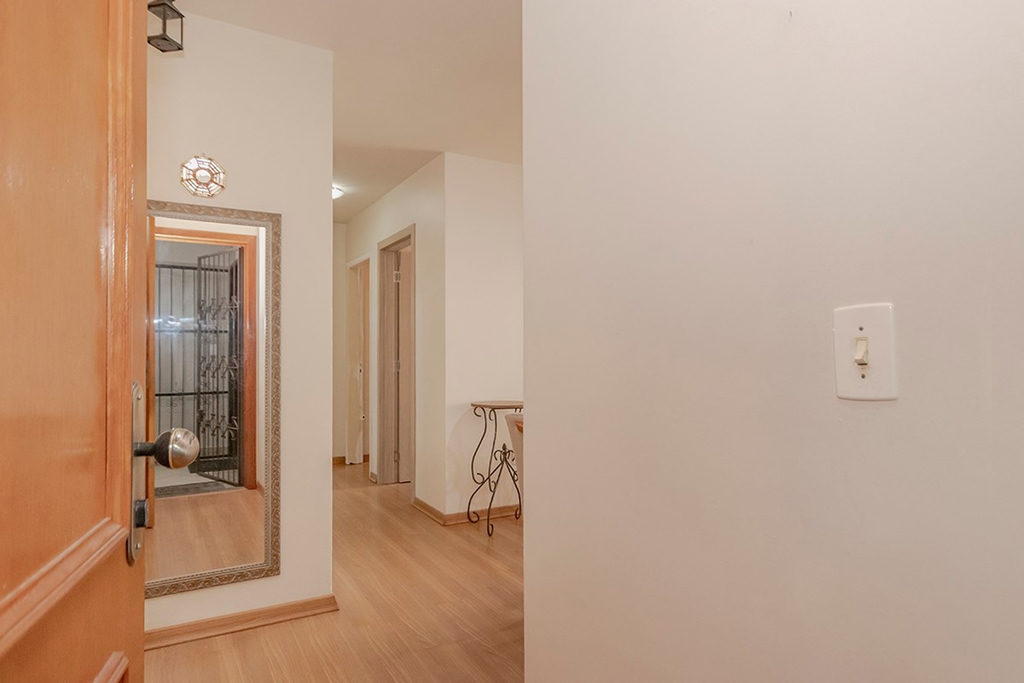 Apartamento para venda no bairro Vila Ipiranga em Porto Alegre