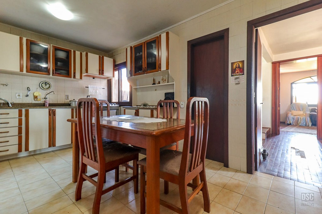 Casa para venda no bairro Santo Antônio em Porto Alegre