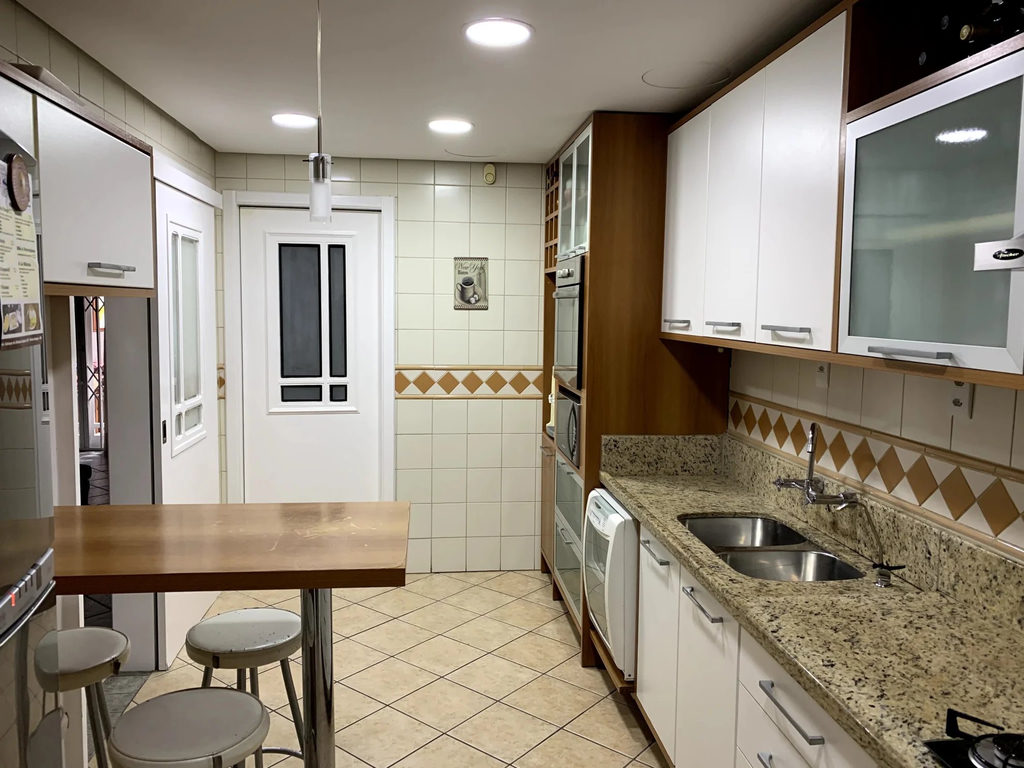 Casa para venda no bairro Jardim Itu em Porto Alegre