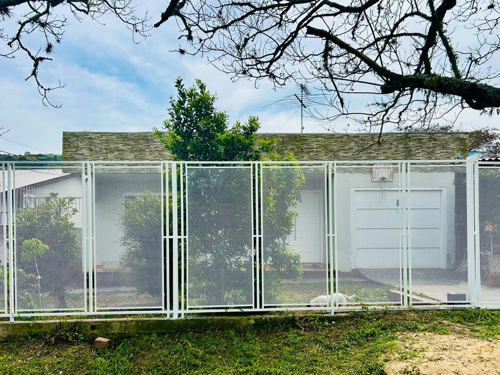 Casa para venda no bairro Vila Nova em Porto Alegre
