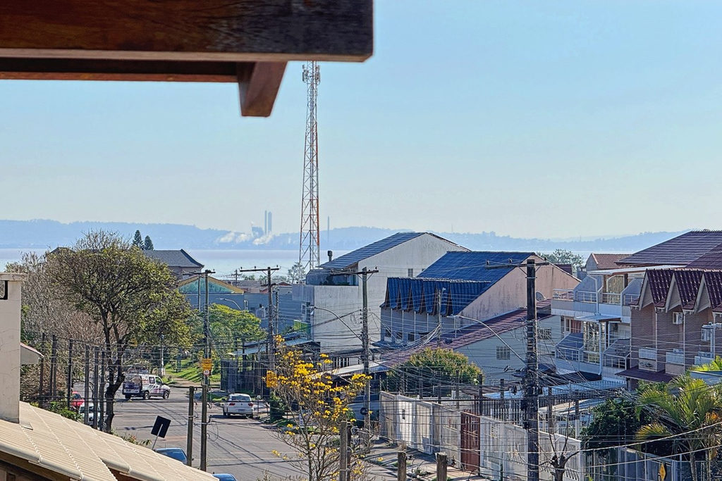 Casa para venda no bairro Guarujá em Porto Alegre