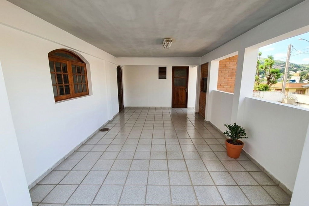 Casa para venda no bairro Partenon em Porto Alegre