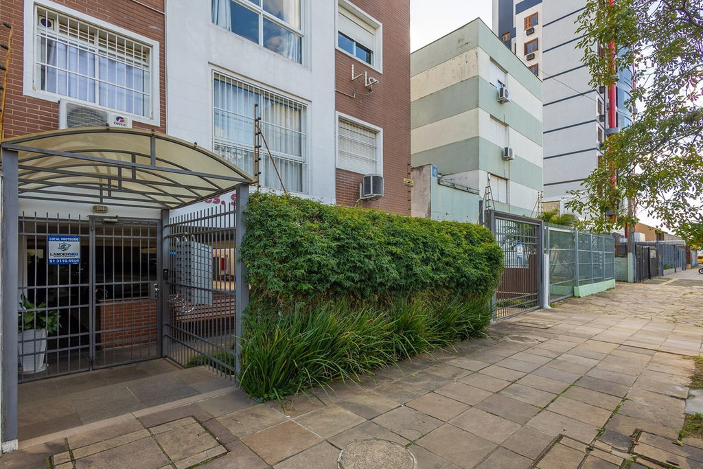 Apartamento para venda no bairro Passo da Areia em Porto Alegre