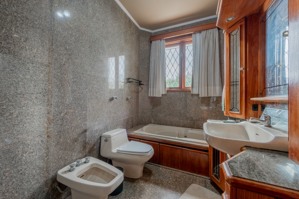Casa para venda no bairro Moinhos de Vento em Porto Alegre