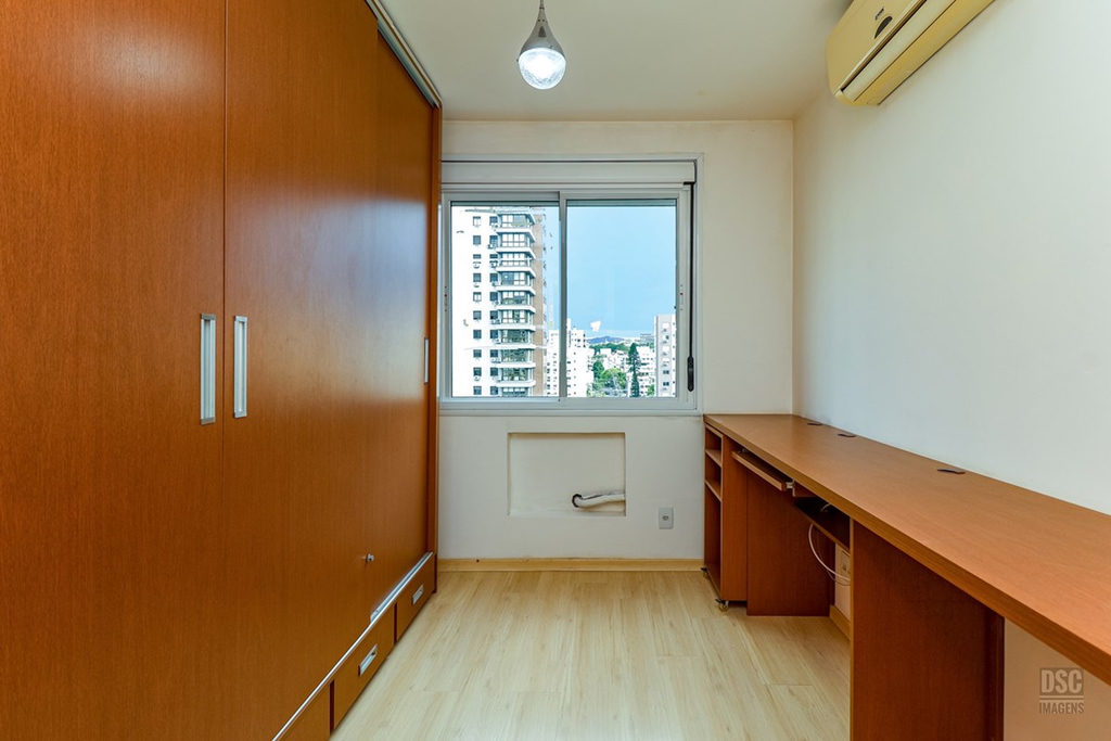 Apartamento para venda no bairro Passo da Areia em Porto Alegre