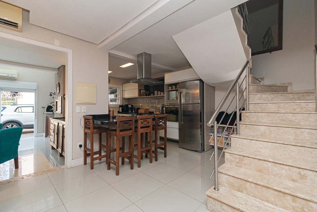 Casa para venda no bairro Guarujá em Porto Alegre
