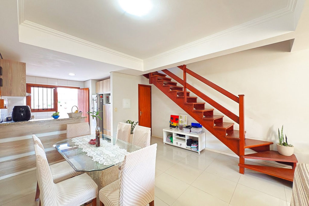 Casa para venda no bairro Guarujá em Porto Alegre