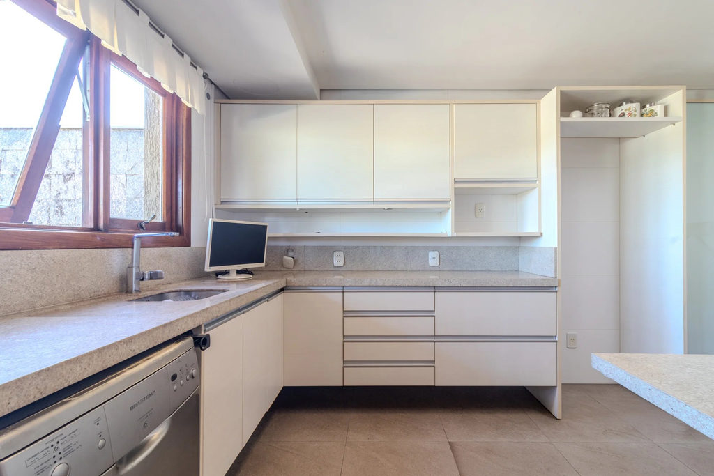 Casa para venda no bairro Jardim São Pedro em Porto Alegre