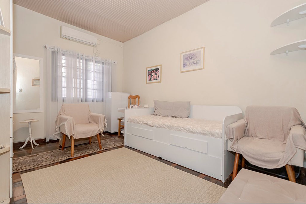 Casa para venda no bairro Passo da Areia em Porto Alegre