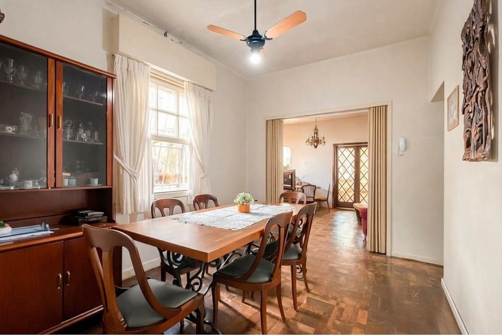 Casa para venda no bairro Menino Deus em Porto Alegre