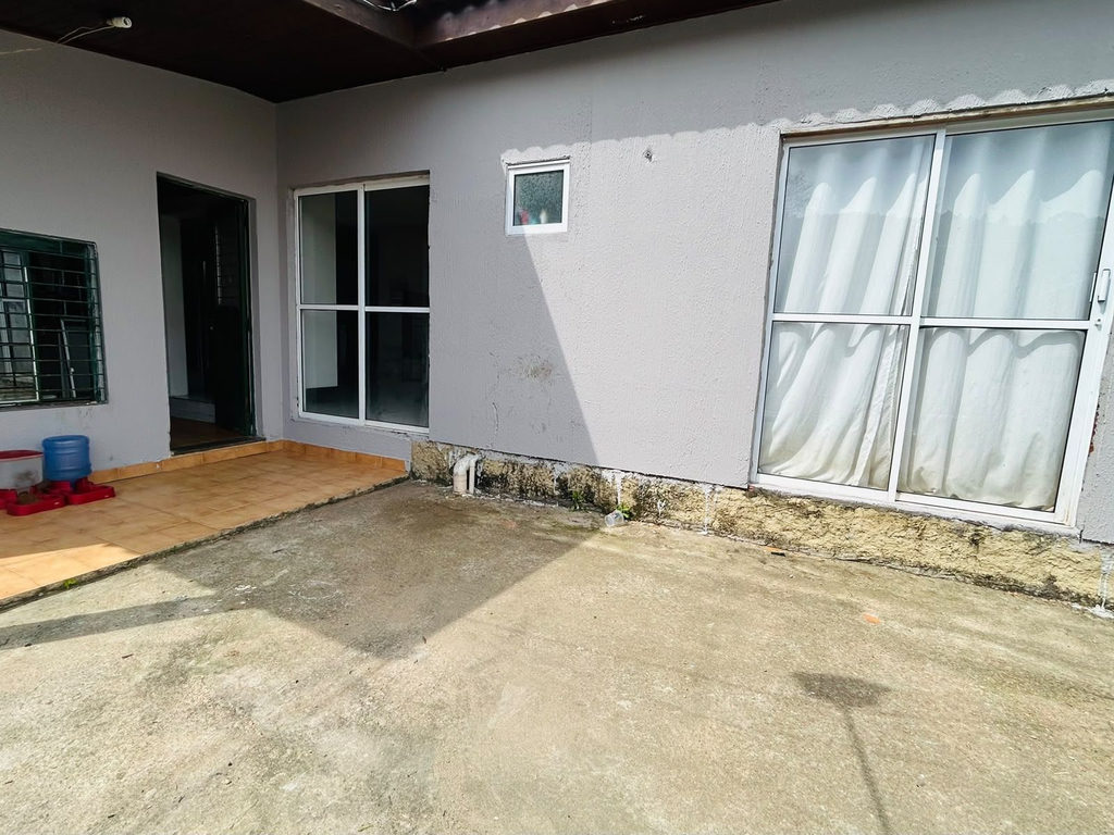 Casa para venda no bairro Vila Nova em Porto Alegre