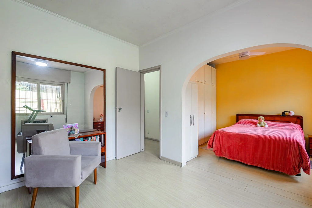 Casa para venda no bairro Partenon em Porto Alegre
