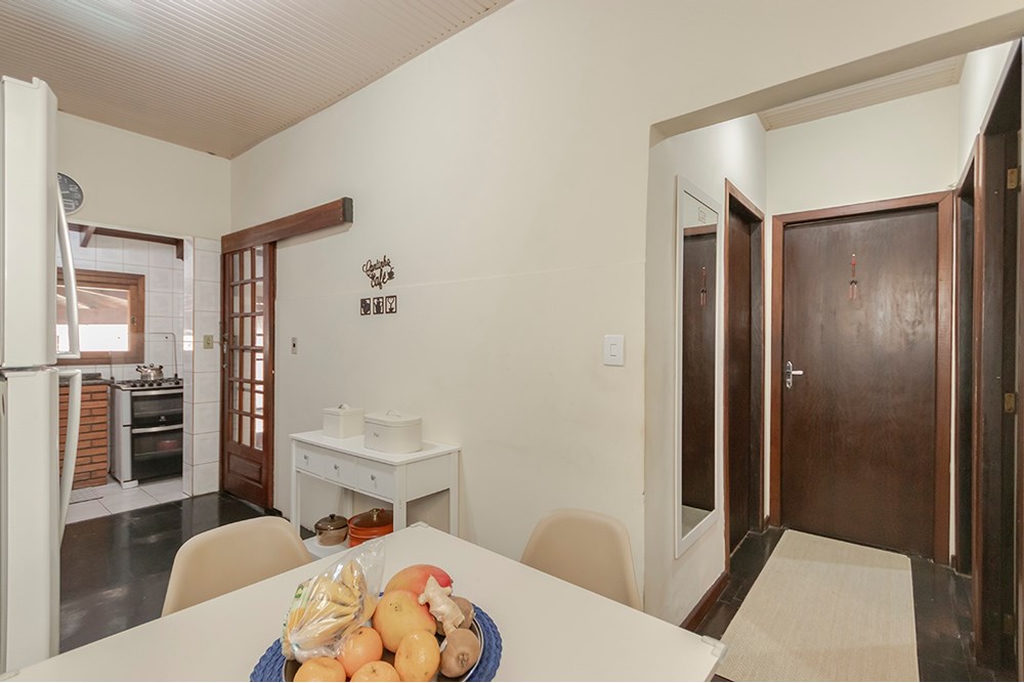 Casa para venda no bairro Passo da Areia em Porto Alegre