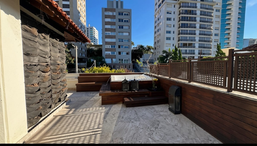 Casa em Condomínio para venda no bairro Três Figueiras em PORTO ALEGRE