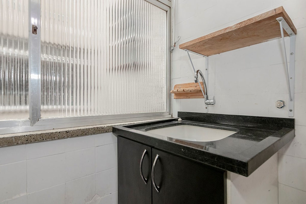 Apartamento para venda no bairro Vila Ipiranga em Porto Alegre