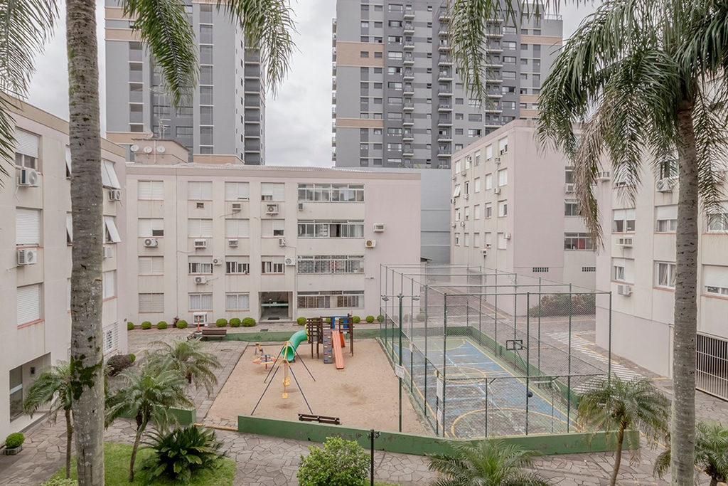 Apartamento para venda no bairro Vila Ipiranga em Porto Alegre